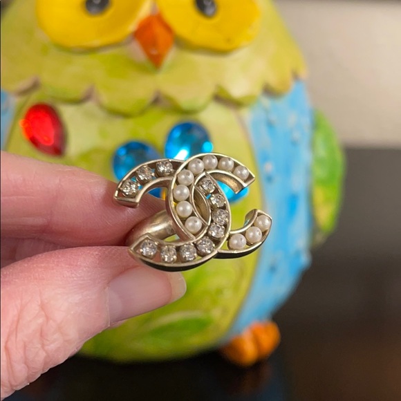 WOW POSHMARK - AUTHENTIC CHANEL Golden Festival & Concert Glamour Pearl Ring - Picture 14 of 16